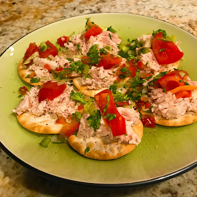 Carr's Cracked Pepper Table Water Crackers with Albacore Tuna and veggies