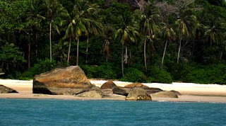 Pemandangan Pantai Teluk Limau di Bangka Belitung di sekitar pantai Matras Sungailiat Bangka