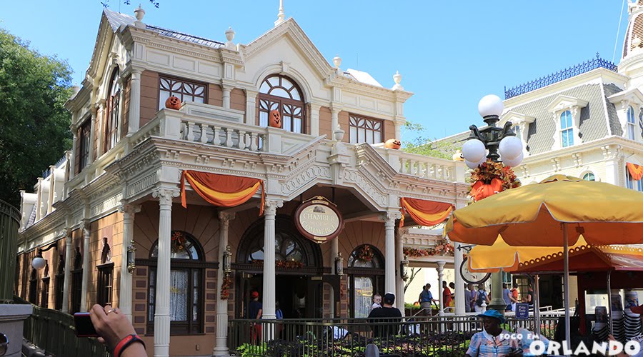 The Chamber of Commerce, Magic Kingdom