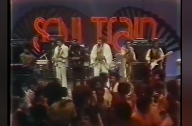 Isley Brothers — That Lady [LIVE] 🚃 Soul Train Greatest Hits Dec 14 1974 https://youtu.be/u6TezNci1Uc