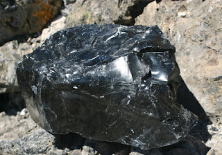 Batuan beku obsidian jenis batuan entrusif