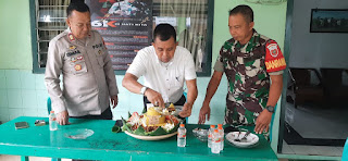 Danramil Menerima Ucapan Selamat HUT TNI Ke 77 Dari Kapolsek Somba Opu.