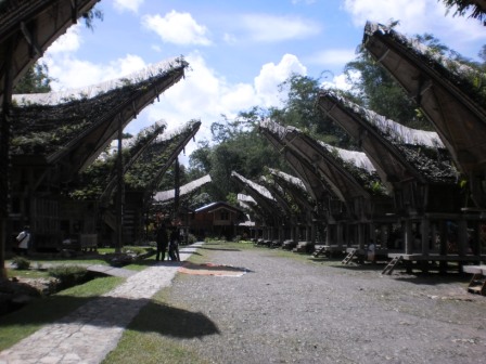 ATRIUM Architechture '10: ARSITEKTUR RUMAH ADAT TRADISIONAL