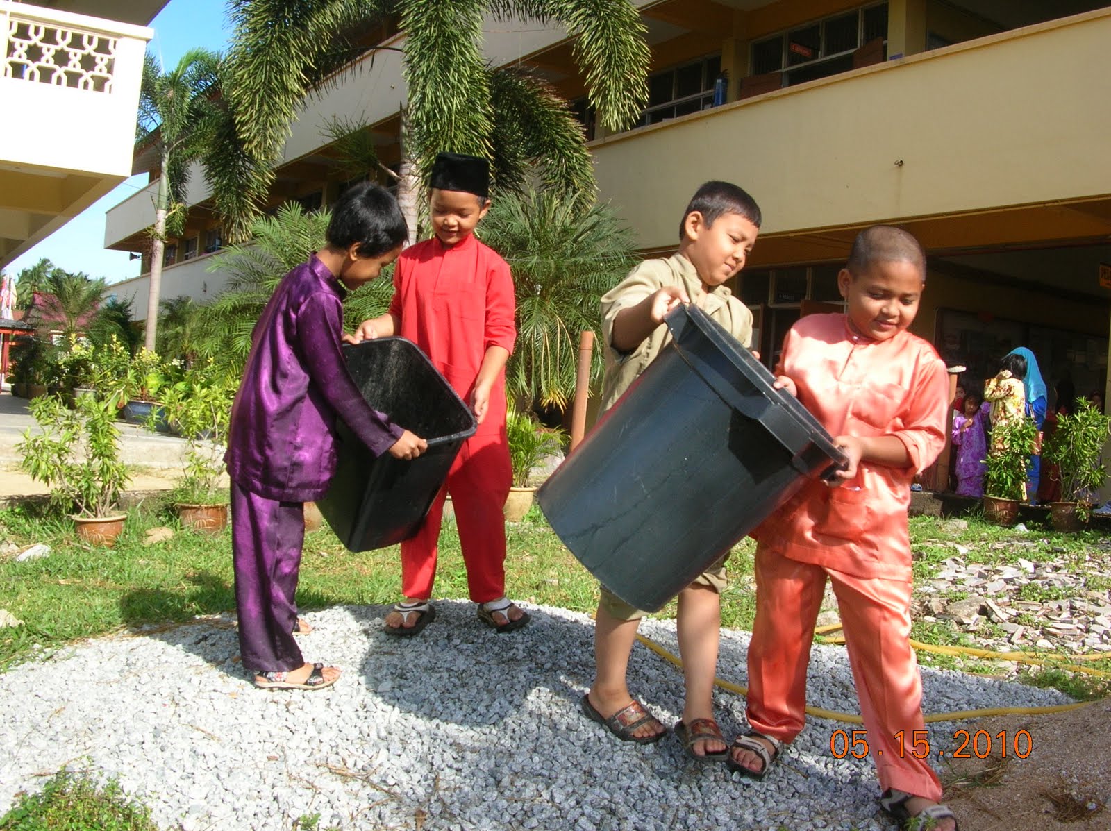GOTONG ROYONG PERDANA SEMPENA PERAYAAN HARI GURU 2010 