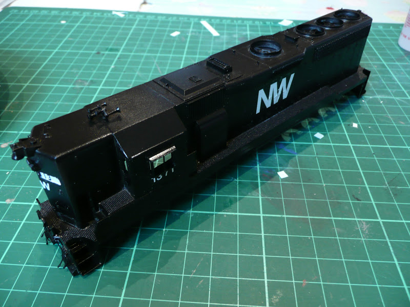 HO Scale Model Railroading in the UK: High Nose GP40 