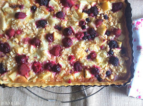 Tarta-de-manzanas-peras-avellanas-y-frutos-rojos