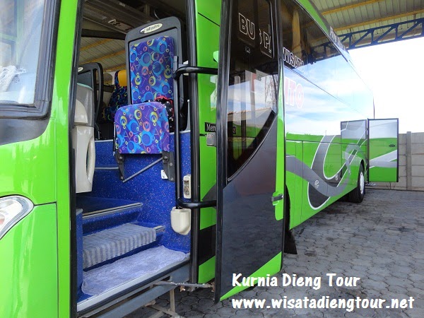 bus wisata dieng