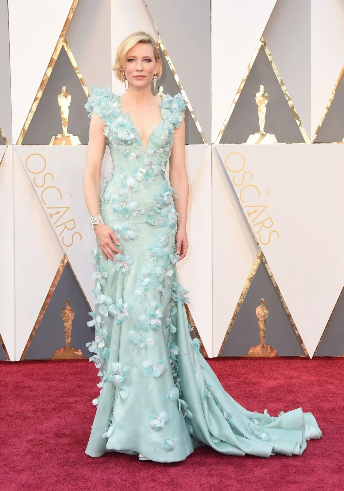 Cate Blanchett is gorgeous in embellished Armani at the Oscars 2016