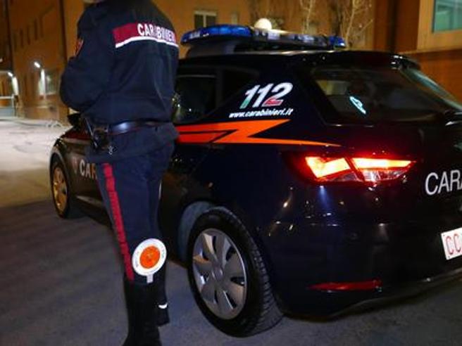 Estorsione, danneggiamento e lesioni ai danni di un 47enne: cinque arresti in Puglia 