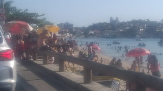 Vídeo: Em meio à pandemia, banhistas lotam praia da Ribeira neste domingo 