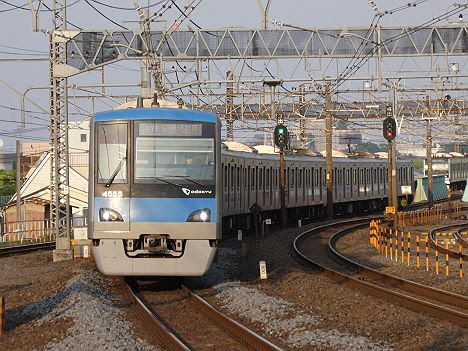 【ダイヤ改正でのレア列車！】小田急4000形の各駅停車　伊勢原行き