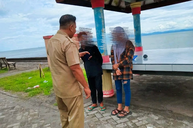 Pasangan siswa MTs keciduk berduaan di berugak Pantai Suryawangi