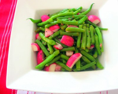 Green Bean & Radish Salad, another colorful summer salad ♥ AVeggieVenture.com.