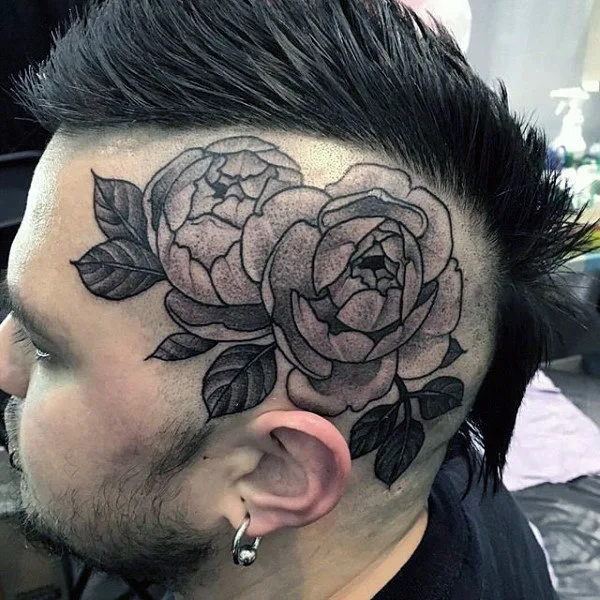 Tatuaje en la cabeza para hombre