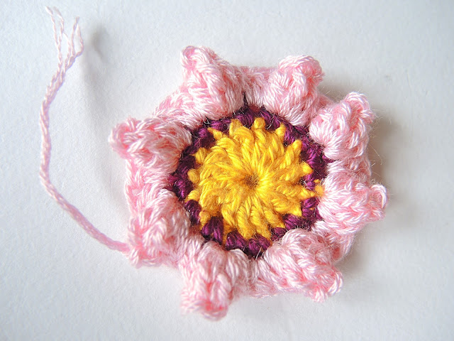 DIY -  gehaakte/crocheted 'color burst'-coaster