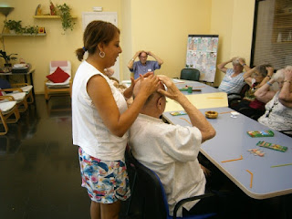 Exercicis de relaxació del taller d'estimulació cognitiva d'Aviparc