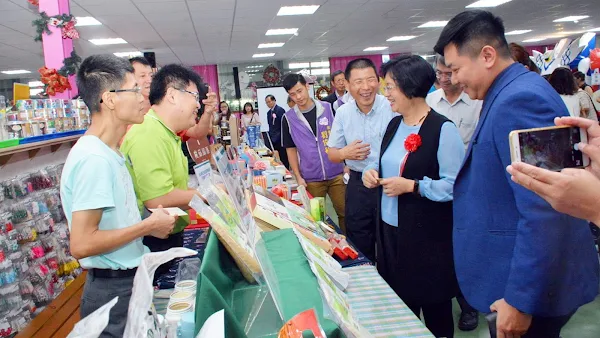 台灣優格餅乾學院及緞帶王 榮獲優良標竿觀光工廠