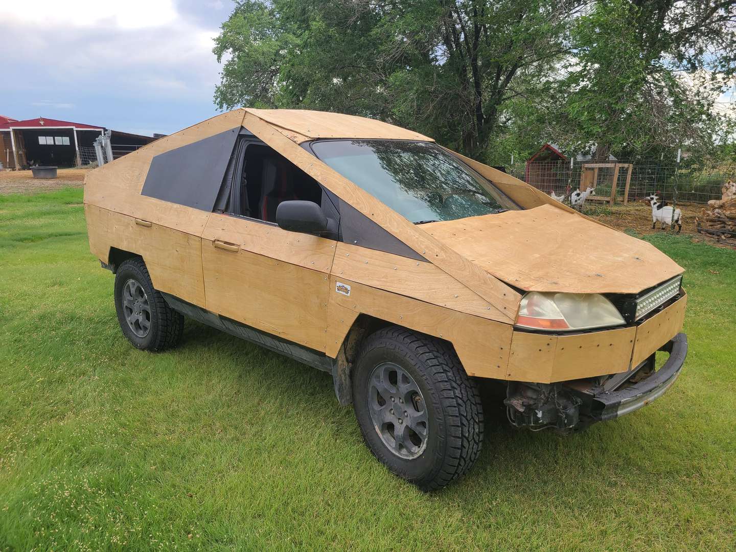 Así es la curiosa imitación de madera de la Cybertruck, la pick up de Tesla