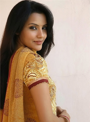 priya anand new n hot tamil actress of vamnan exposig stills 