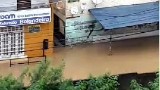 Vídeo: Água da chuva invade casas e unidade de saúde no Bate Facho