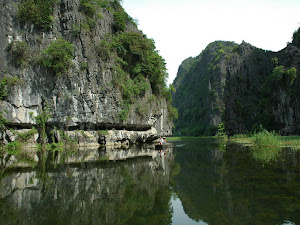 Boat trip in Tam Coc, Ninh Binh