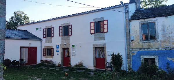 Fachada del Albergue Parga Natura en Pobra de Parga. Camino del Norte