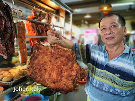 Best 10 Roast Pork in JB Malaysia. Restoran Oktober in Johor Jaya Bakawali 洪记烧腊鸡饭