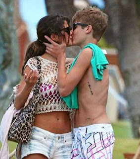 FOTO MESRA JUSTIN BIEBER SELENA GOMEZ