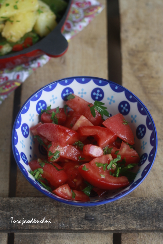 Libańska sałatka z pomidorami i kuminem