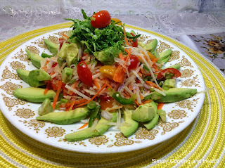 Avocado and crunchy turnip salad