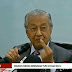 Aksi Tun Mahathir Guna Jari Tengah Di Troll Netizens.