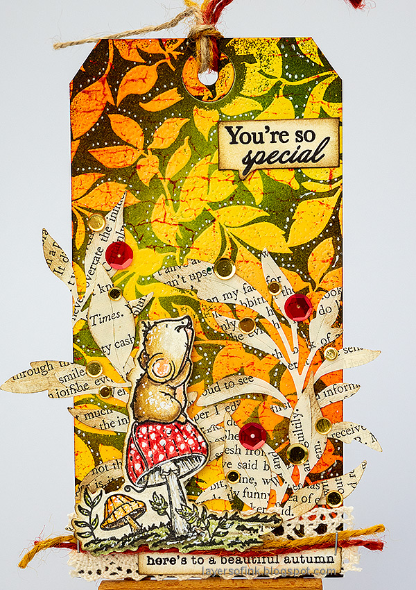 Layers of ink - Mouse Tag with Resist Background Tutorial by Anna-Karin Evaldsson.