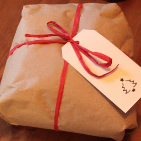 DIY brown paper Christmas gift wrap