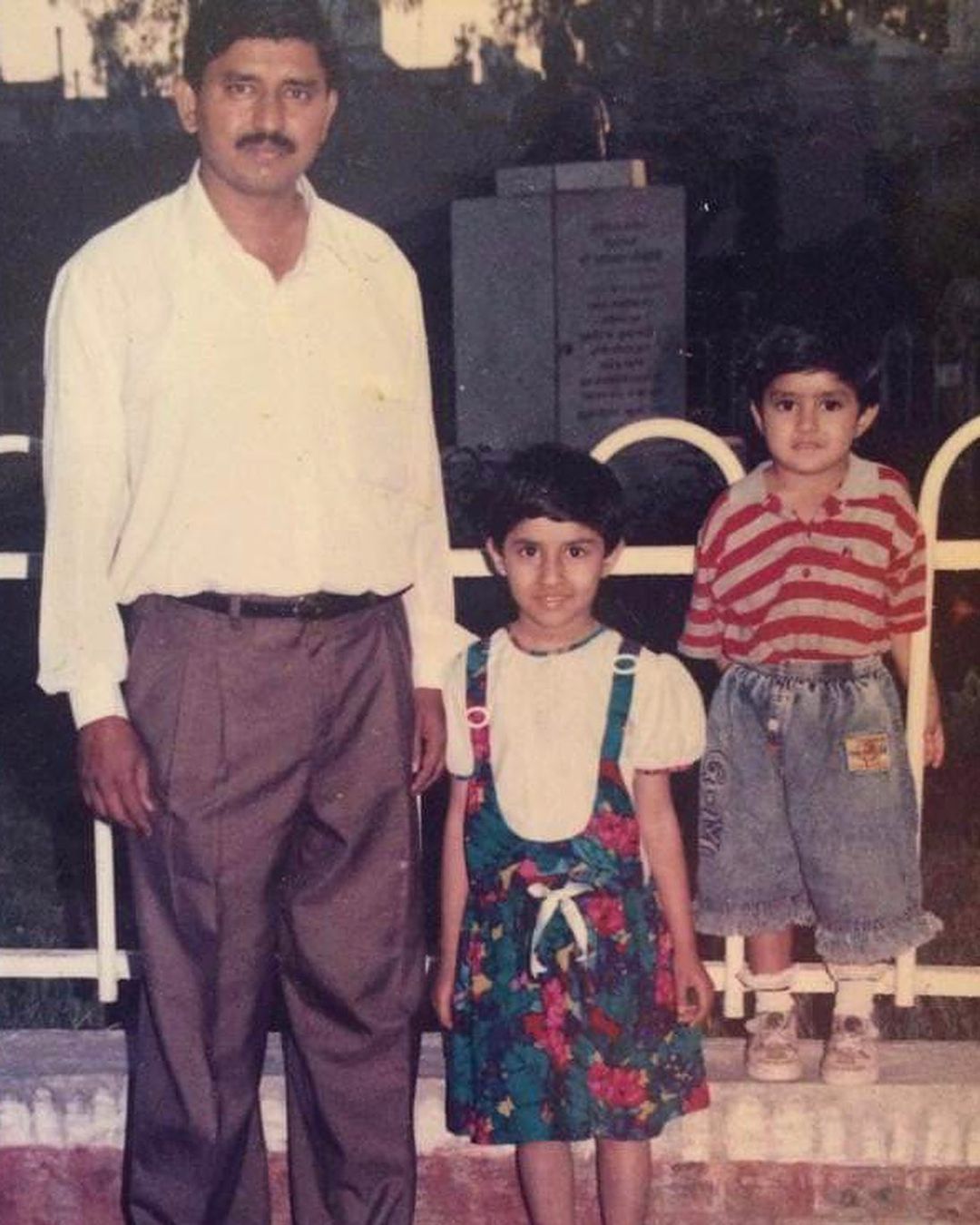 Bollywood actress Mrunal Thakur childhood pic with her father Udaysing B Thakur & elder sister Lochan Thakur | Bollywood Actress Mrunal Thakur Childhood Photos | Real-Life Photos