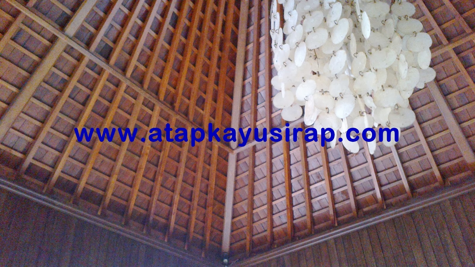 Pemasangan Atap  Sirap di Rangka Kayu dan Rangka Baja 