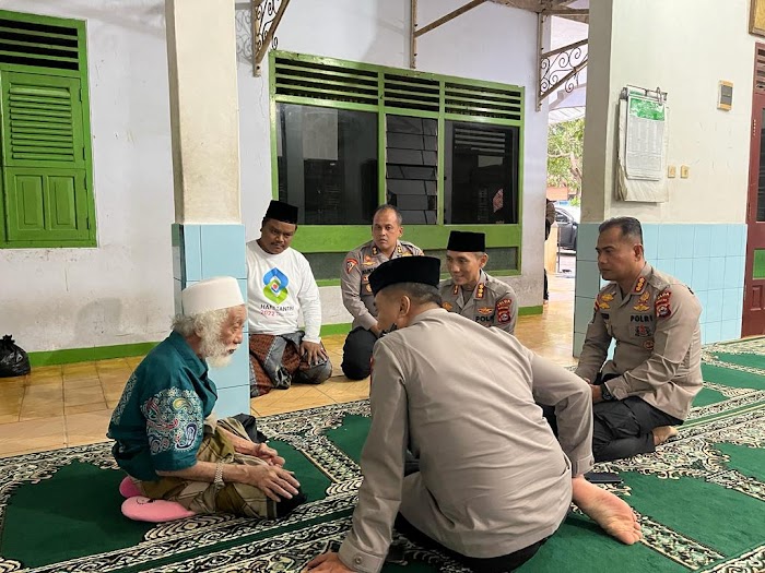 Resmi Jabat Kabid Humas Polda Banten, Kombes Pol Didik Hariyanto Sowan ke Tokoh Ulama KH. Abuya Muhtadi