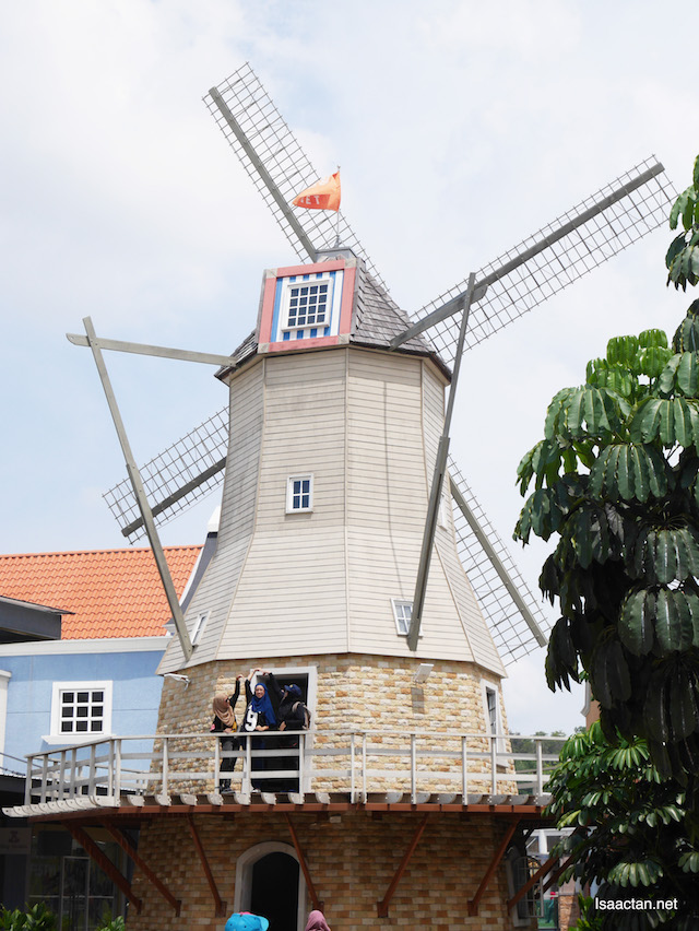 Raya Shopping @ Freeport A'Famosa Outlet, Melaka ...