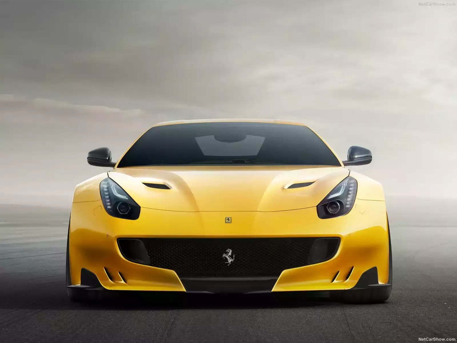 Hình ảnh siêu xe Ferrari F12tdf 2016 & nội ngoại thất