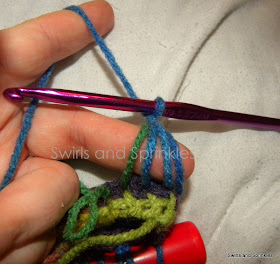 Swirls and Sprinkles: crochet fingerlace gloves pattern