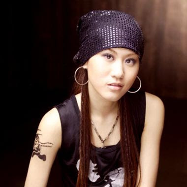 Cute Asian Singer : Renee Chan