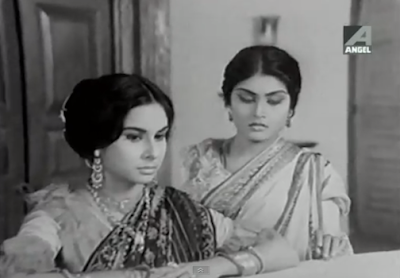 Madhabi Mukherjee and Ruma Guha Thakurta in Joradighir Chowdhury Paribar