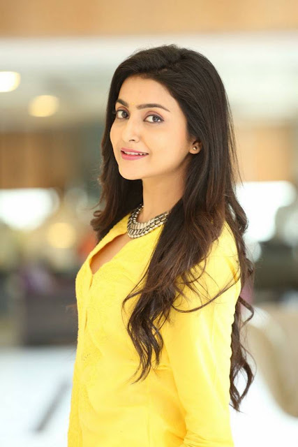 Telugu actress Avanthika cute looks in yellow dress
