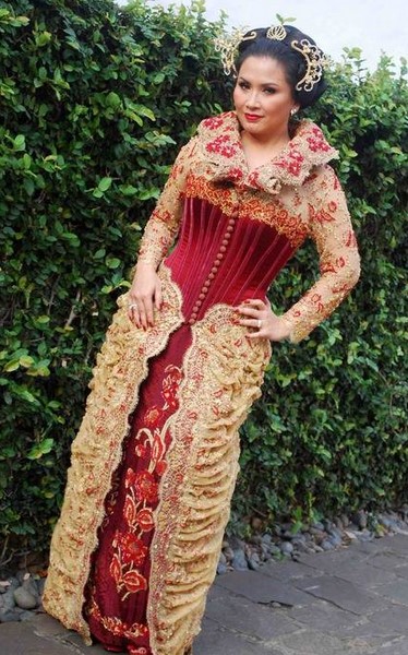 10 Model Baju Kebaya Modern Untuk Wanita Gemuk 