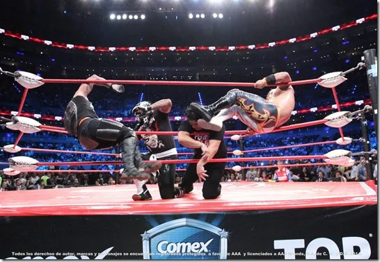 Triplemania Lucha Libre AAA en un cuadrilatero