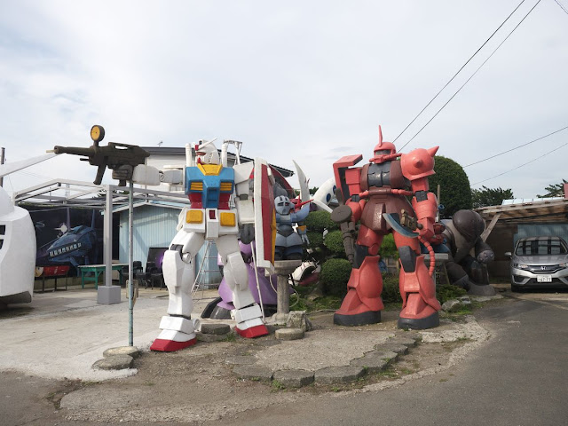 青森県おいらせ町 ガンダムカット スズキ理容 ガンダム SDジオング シャア専用ザク