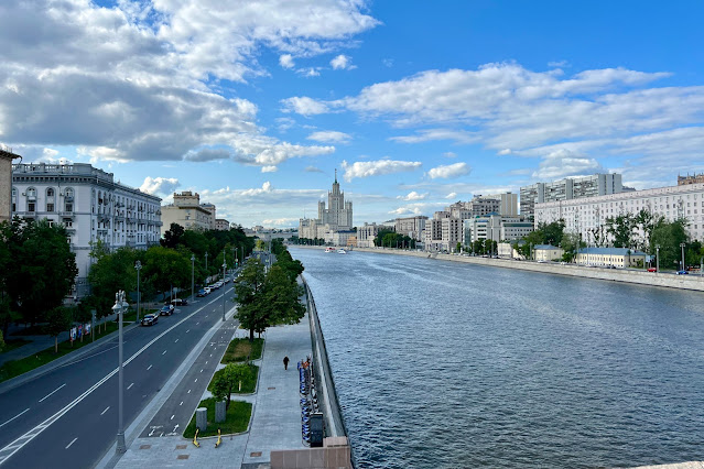 вид с Большого Краснохолмского моста, Космодамианская набережная, Москва-река