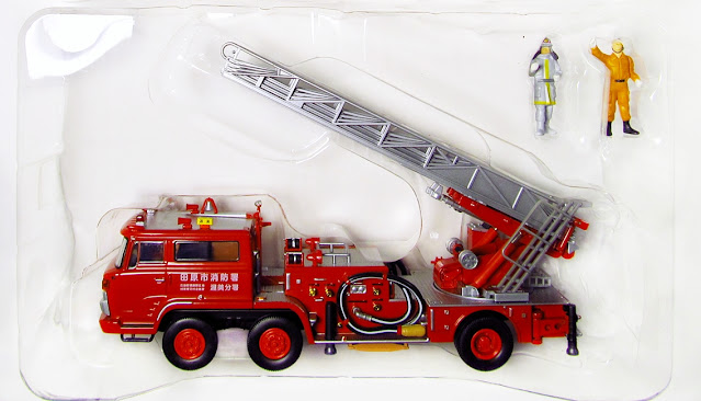 tomica ladder truck fire engine