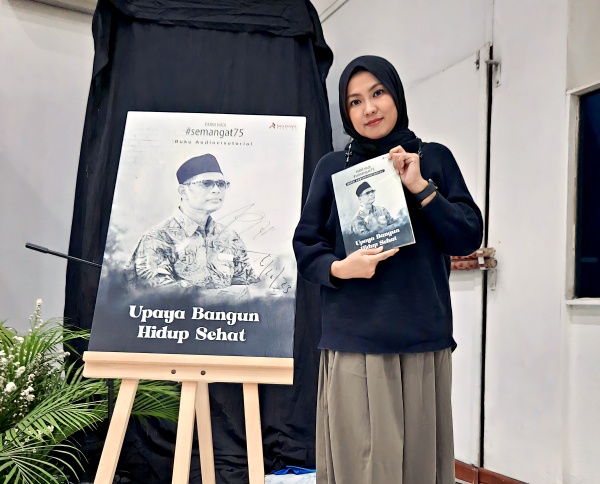Peluncuran buku audiovisutorial #Semangat75 Upaya Bangun Hidup Sehat Parni Hadi