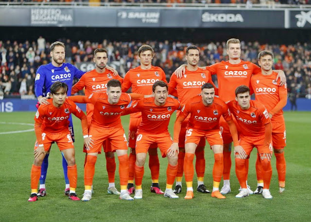 REAL SOCIEDAD DE FÚTBOL. Temporada 2022-23. Remiro, Brais Méndez, Le Normand, Mikel Merino, Sørloth, Martín Zubimendi. Kubo, Zubeldia, Oyarzabal, Diego Rico y Barrenetxea. VALENCIA C. F. 1 REAL SOCIEDAD DE FÚTBOL 0 Sábado 25/02/2023, 21:00 horas. Campeonato de Liga de 1ª División, jornada 23. Valencia, campo de Mestalla: 37.465 espectadores. GOLES: ⚽1-0: 40’, Igor Zubeldia, en propia puerta.