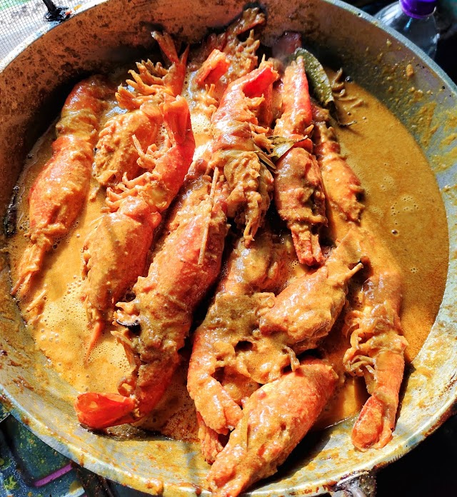Chingri Macher Malai Curry | Bengali Prawn Malai Curry Recipe